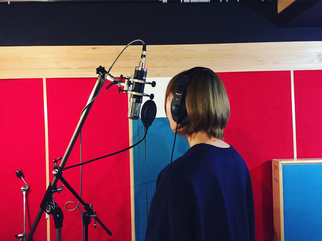 firmament_12's tweet photo. 歌録り！！ 今回の曲では
女性コーラスが登��します

知る人は知ってる

えみか笑 https://t.co/o4XjKkQund