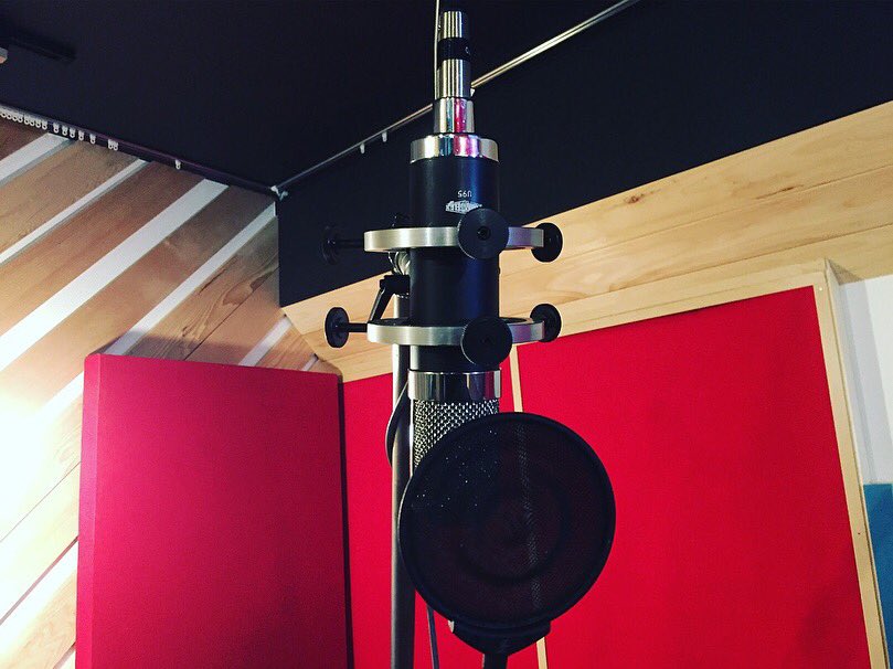 firmament_12's tweet photo. 歌録り！！ 今回の曲では
女性コーラスが登��します

知る人は知ってる

えみか笑 https://t.co/o4XjKkQund