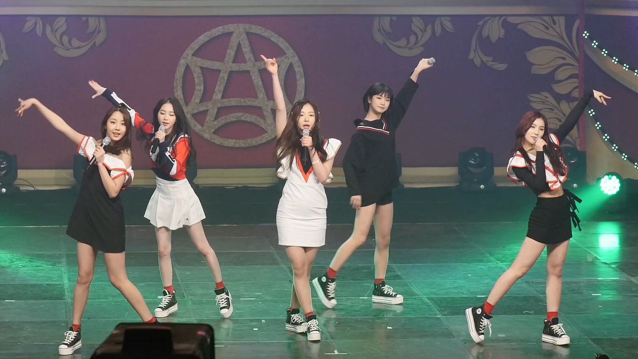 DW7B68xXUAAYVc1?format=jpg&name=large