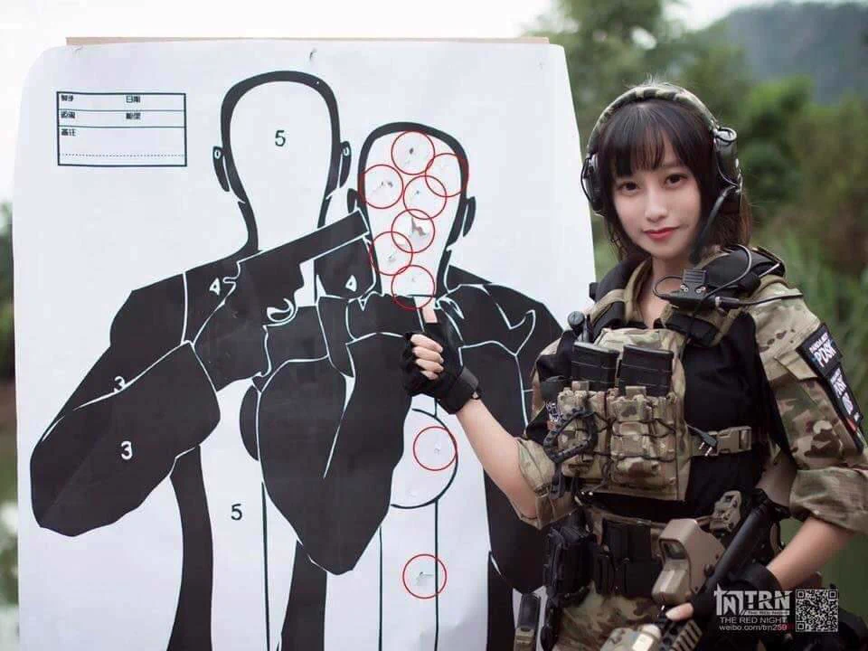 見事な銃の腕前！！だけど‥人質ばかりが狙われていて犯人無傷の状態がジワるwww