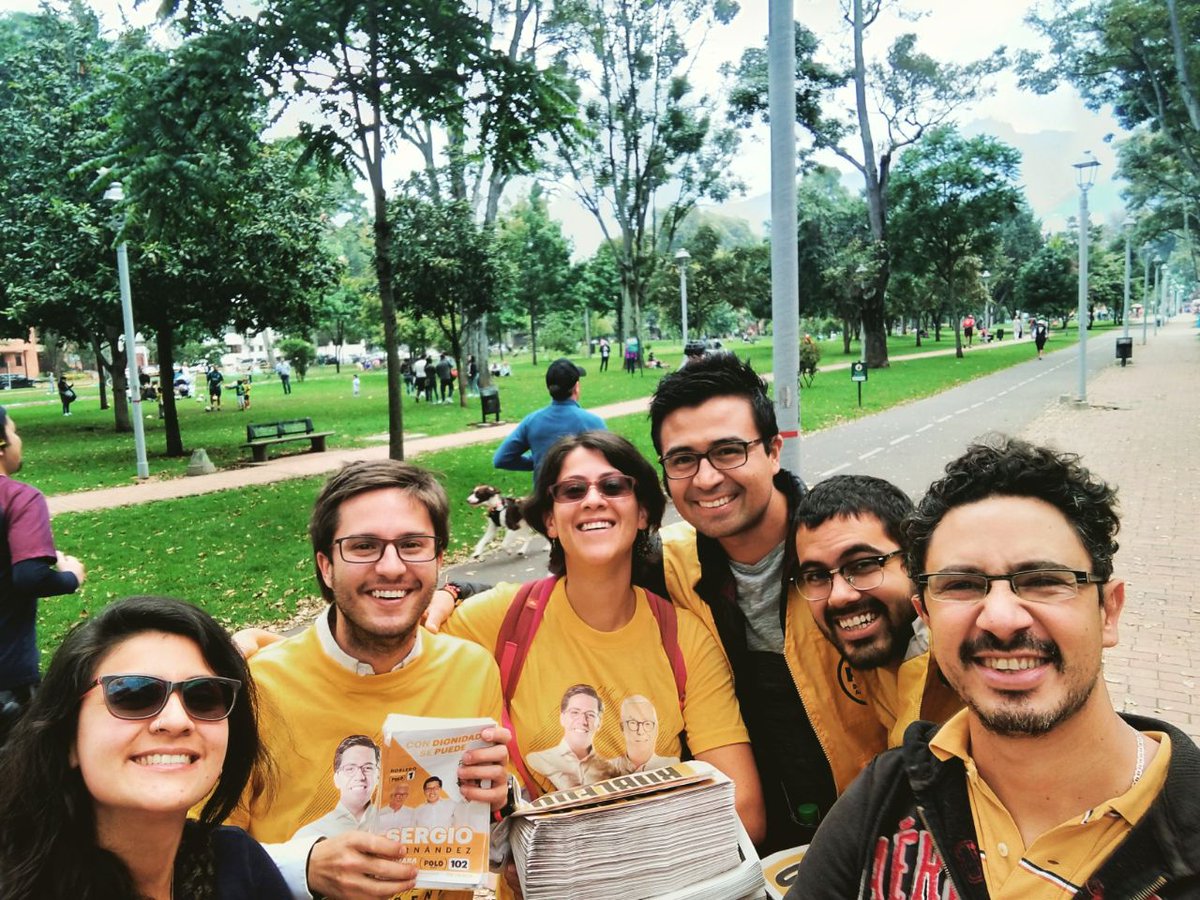 AndresP_Energia's tweet photo. Hoy el parque el Virrey y el Andino recibieron la Ola de #VoluntariosRobledoEnAcción 
Gran recibimiento! 
Btá #VotaRobledoPolo1 
Mañana desde todos los rincones de Colombia!
🇨🇴🇨🇴
#EstePaísSíTieneArreglo https://t.co/K6UusAWhld