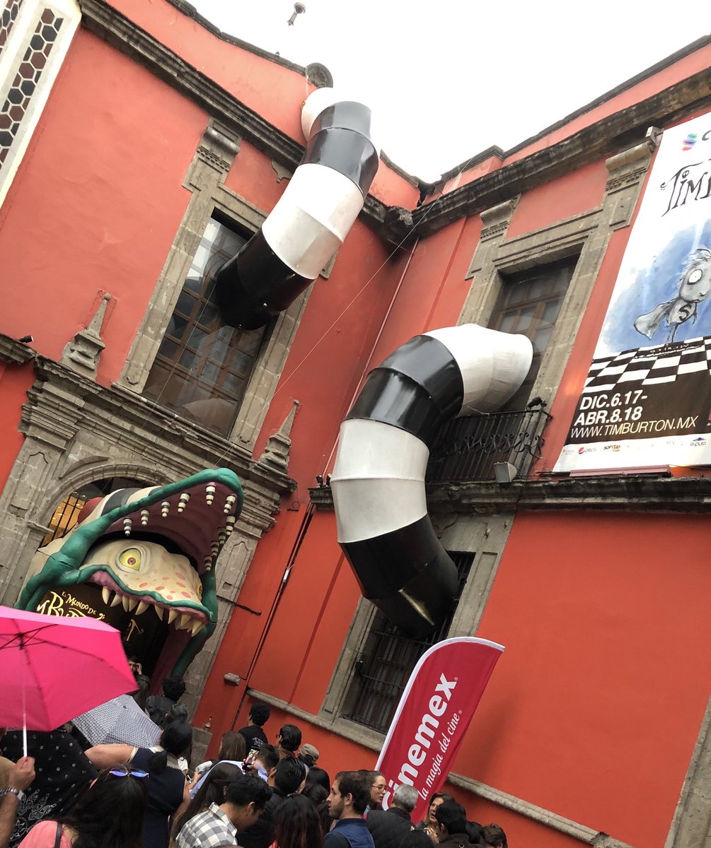 LucreciaIslas's tweet photo. Tim Burton’s world 😁@el_mayer #timburtonmx https://t.co/FTt4RHPyde