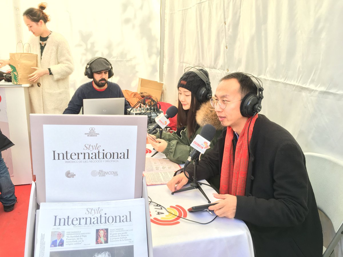DaweiChinaFM's tweet photo. Cansados pero contentos. Buen trabajo de equipo en los 2 días de retransmisión en directo de China FM en la Feria de Año Nuevo Chino en Plaza de España. 💪💪 https://t.co/RHzOvjM6tK
