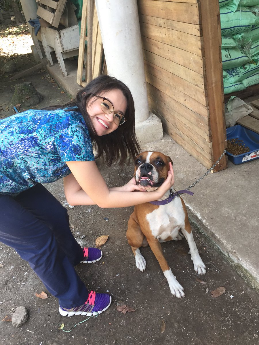 BrendiB11's tweet photo. Día 362 💕 una amiga nueva ! Perla 😘💕 #byeinternado #MorazanYoro https://t.co/KnuiXsD30F