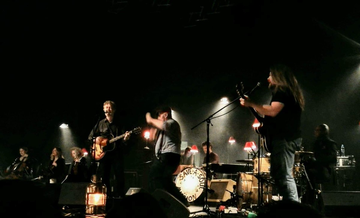 MarieHarcubova's tweet photo. That was awesome. I am speechless. Such a beautiful evening with you guys in Brno.☘️ So much energy. Thank you so much @Glen_Hansard and gang 🎶❤️🎶
#GlenHansard #gig #SonoCentrum #Brno #CzechRepublic https://t.co/AG4QbcFgEB