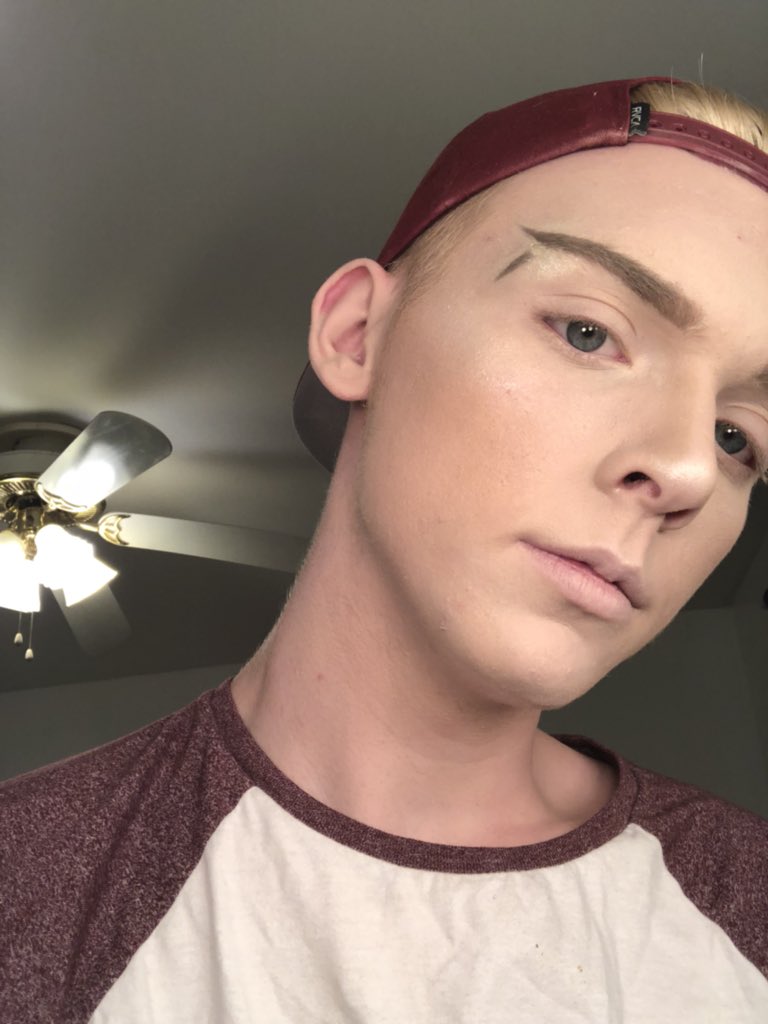 ChrispierSfx's tweet photo. EYE BROW TREND !
Fish tail 🐠
@JeffreeStar - that glow is blinding
#ICECOLD #JeffreeStarCosmetics #JeffreeStar #EYEBROW #eyebrowtrend #fishtailbrows #makeup #sfx https://t.co/Js8OMqJASy