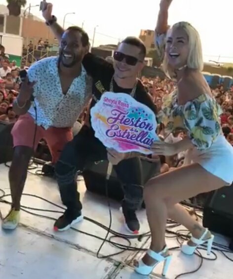 Baaruu24's tweet photo. #FiestónDeLasEstrellas La gente disfrutando del evento  @mario_hart @_sheyoficial🎤🎵🎵🔝🔝🔥🔥🙌🙌🙌 Todo un éxito 👏👏👏😊 https://t.co/0ggwcgRG98