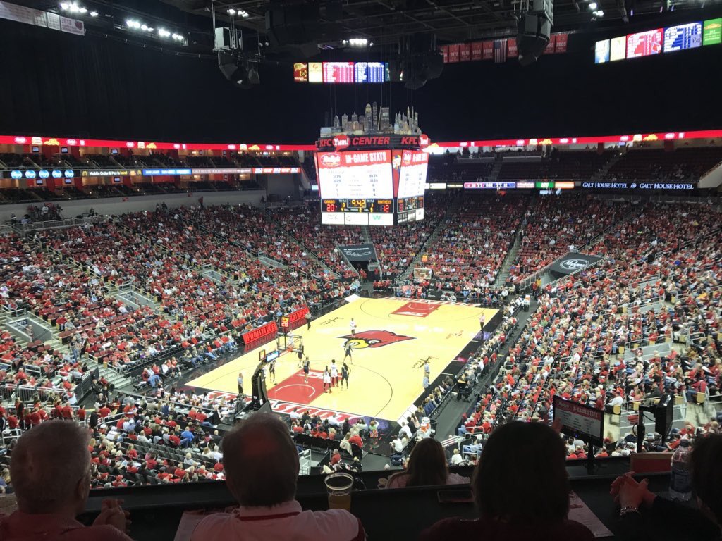 coachbethburns's tweet photo. ππΎππΎππΎππΎππΎππΎ#CardNationπ΄β«οΈ BEST. FANS. EVER. 10,431 πͺπΎ to help @UofLWBB clinch the #ACCβSHIPπ#NetsNetsNetsβοΈ We Appreciate You! See you in a few weeksπ#MarchMadness Thanks @coachsteve5 for the pic! ππΎ https://t.co/uJfkSqF1QE