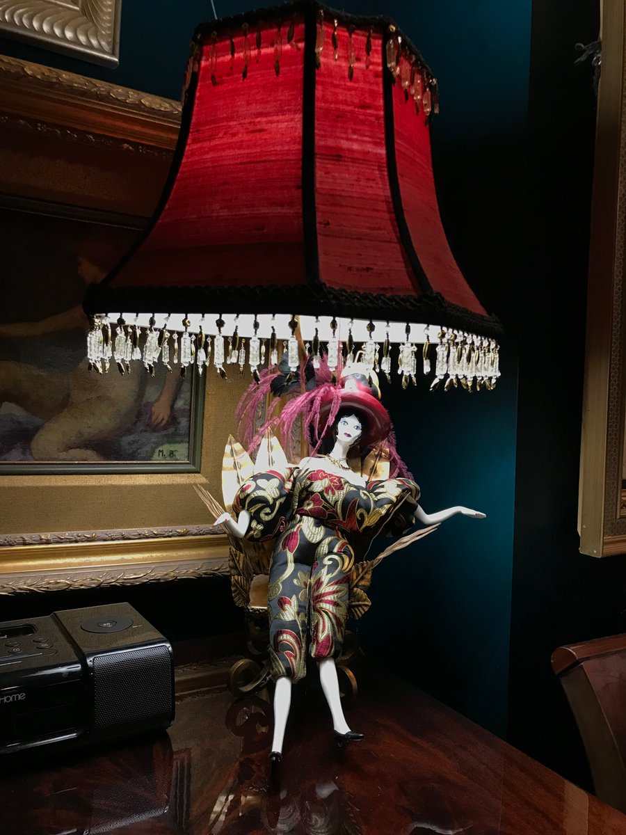 omansion's tweet photo. Sometimes, you need something new to light up your life!

#lightitup #light #lamp #mansionmagic #omansion #omuseum #mansiononostreet #mansionono #mydccool #dc #washingtondc #dmvlove #dupont #dupontcircle #explore #exploredc #dccreative https://t.co/vFE3WuCnAY