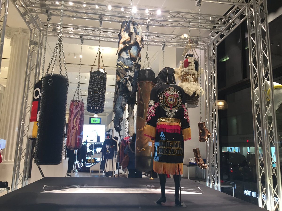vividbrand's tweet photo. @Selfridges Boxing 🥊 Gym is on fire #retail #merchandising #events  #windows https://t.co/7hXHbdMn5J