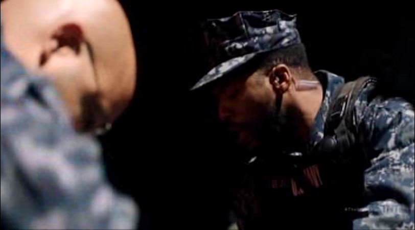 BlackhawkStrykr's tweet photo. @LastShipTV #SlatterySunday starts with the wonderful #DocRios to the rescue giving #CameronBurk desperately needed medical help. Isn't #DocRios the greatest? #TheLastShip #NathanJames #CaptainSlattery #CaptainChandler #WolfStrongFierce https://t.co/8xt4YRK3in