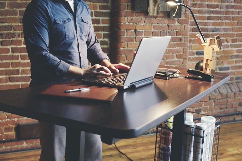 SelfPubForm's tweet photo. The ups and downs of standing desks, and 3 beginner mistakes to avoid
https://t.co/ETQzYCgBeJ https://t.co/z6fzwApNeI