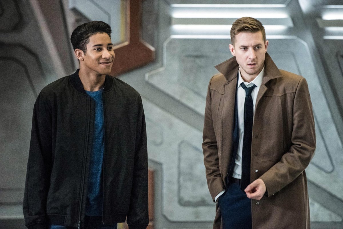 NatalieAbrams's tweet photo. #LegendsOfTomorrow: Wally West and Rip Hunter get hilarious wasted together in new sneak peek https://t.co/1Yx8BCR8Kf @TheCW_Legends @KeiynanLonsdale @RattyBurvil @mguggenheim https://t.co/S8KIUNxO8b