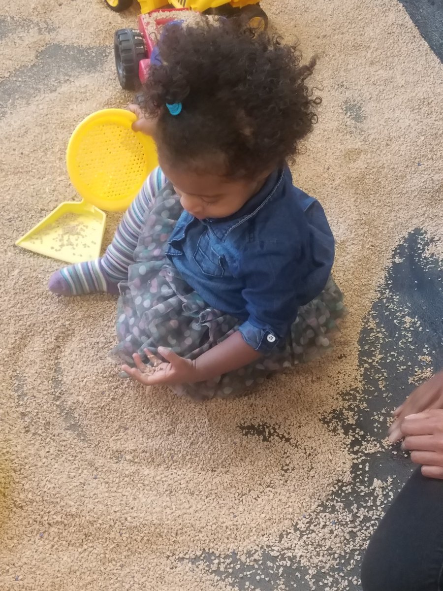 seedsofvirtues's tweet image. Sensory play for toddlers. #kids #uniquelearner #sensoryplay #mamabear #ToddlerLife #homeschooling