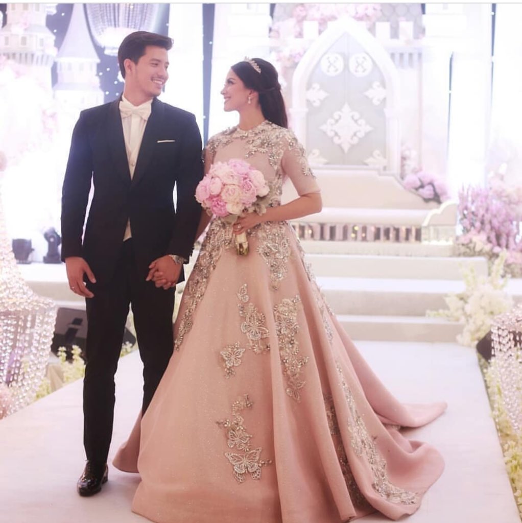 bella_amara12's tweet photo. Alhamdulillah.. princess and prince charming in their fairytale world 😍 syg sgt kat couple ni.  Layarilah bahtera rumahtangga dgn penuh kasih syg. Sebarkanla aura kasih dan sayang utk manfaat semua. Semoga sntiasa diberkati #fFattZuraFairytale #FattZura #WeddingOfTheYear https://t.co/waw2Pdz06i