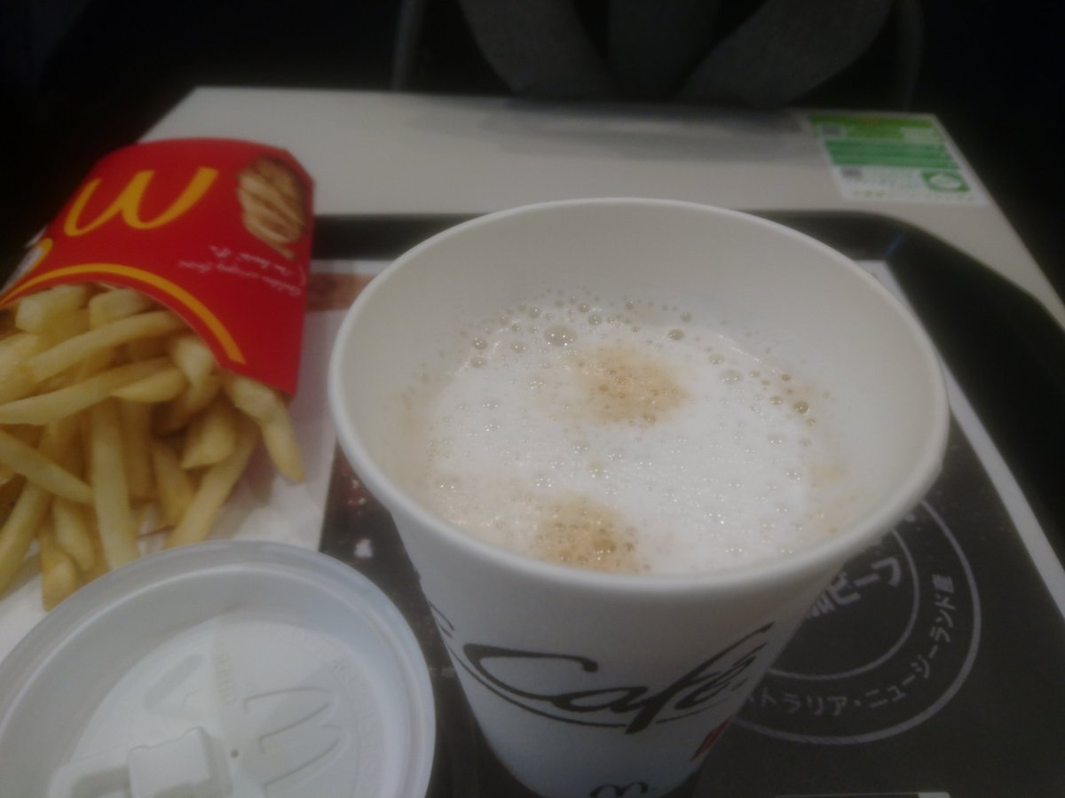 Cafe316Walking's tweet photo. マックでカフェラテ(笑)
ポテトが食べたくなったんです https://t.co/UqegJBynlF
