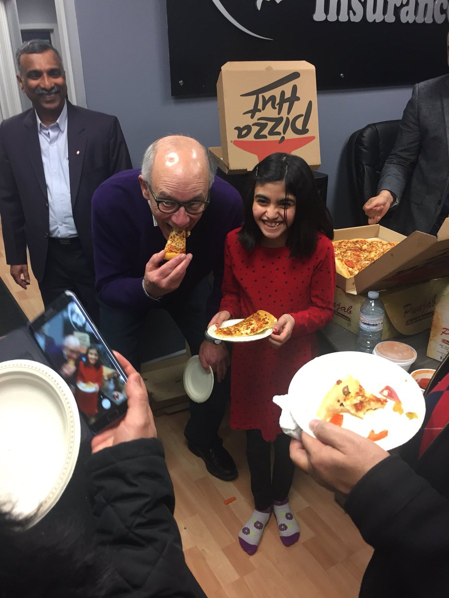 SerenaCMah's tweet photo. Pizza party! @SMandel_AB delivers a special thank you to volunteers in Millwoods. #yeg #pizzadelivery #party #votemandel #dreambigab #mandelforAB #apldr #ableg #abpoli #yyc https://t.co/Mq6yYYJ3PD