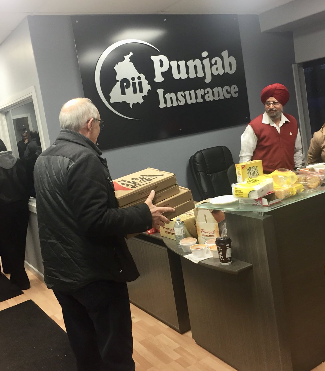 SerenaCMah's tweet photo. Pizza party! @SMandel_AB delivers a special thank you to volunteers in Millwoods. #yeg #pizzadelivery #party #votemandel #dreambigab #mandelforAB #apldr #ableg #abpoli #yyc https://t.co/Mq6yYYJ3PD