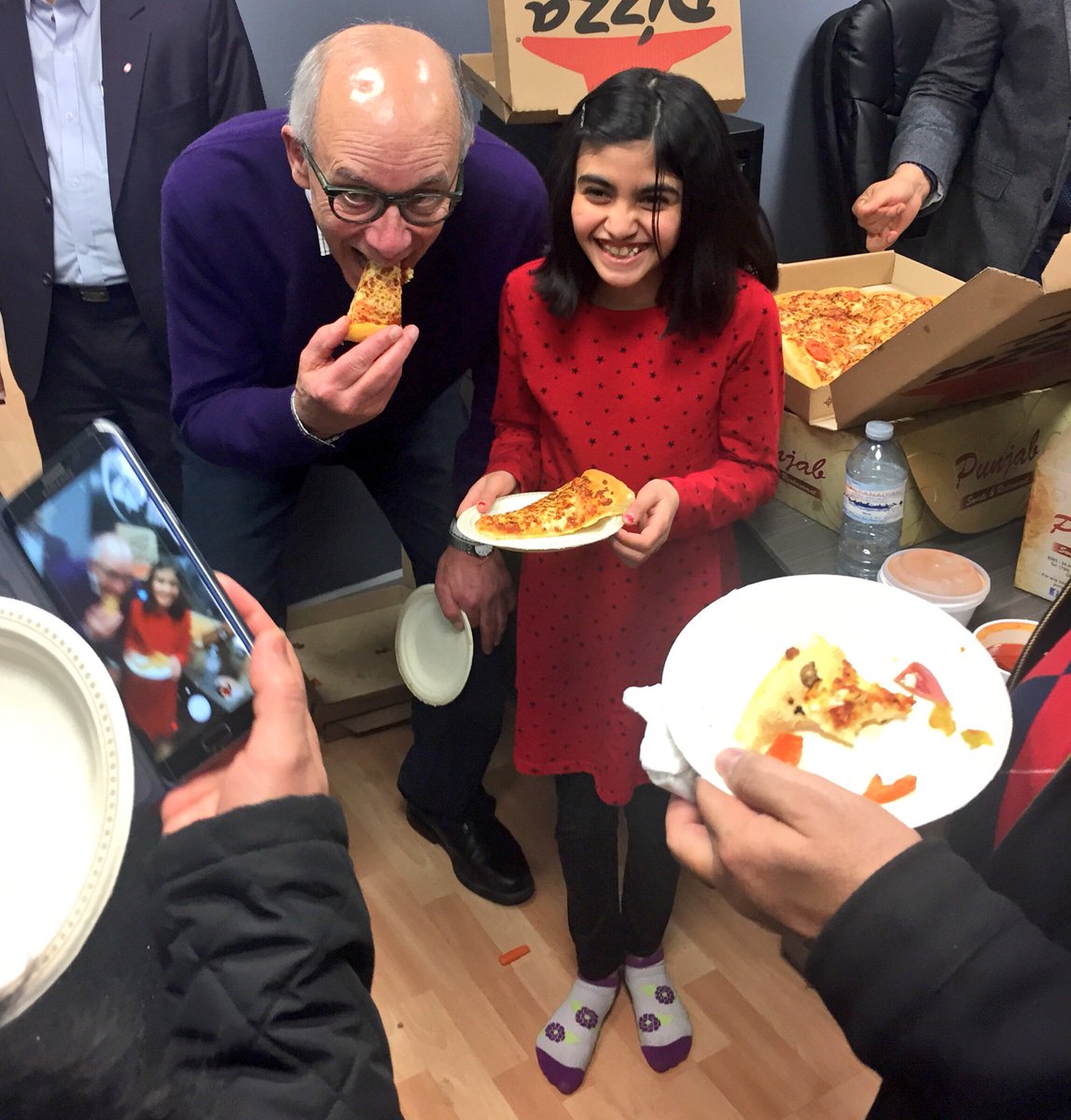 SMandel_AB's tweet photo. Pizza time for hardworking volunteers in #yeg. Online voting continues until Tues. at 5 pm. #abparty #apldr #mandelforAB #votemandel #abpoli https://t.co/lngASv2lYt