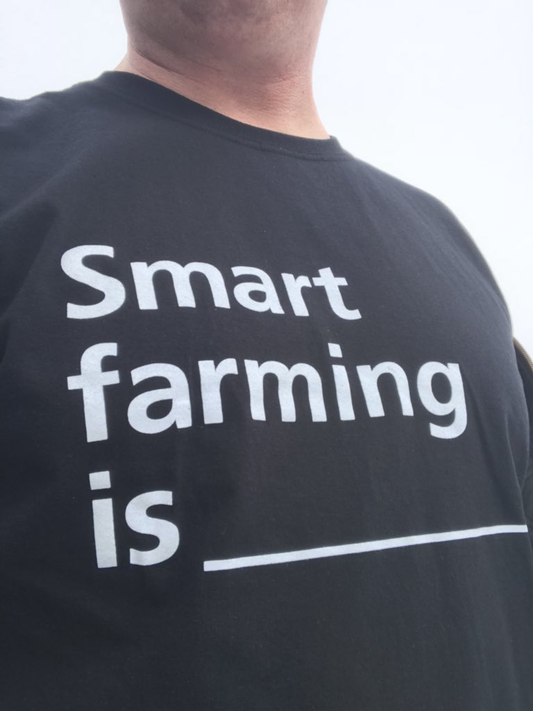Qconnealy19's tweet image. #smartfarmingis having time for game night with our peeps &amp;amp; FarmHers  @farmers_edge @sf28430  🤘🏻