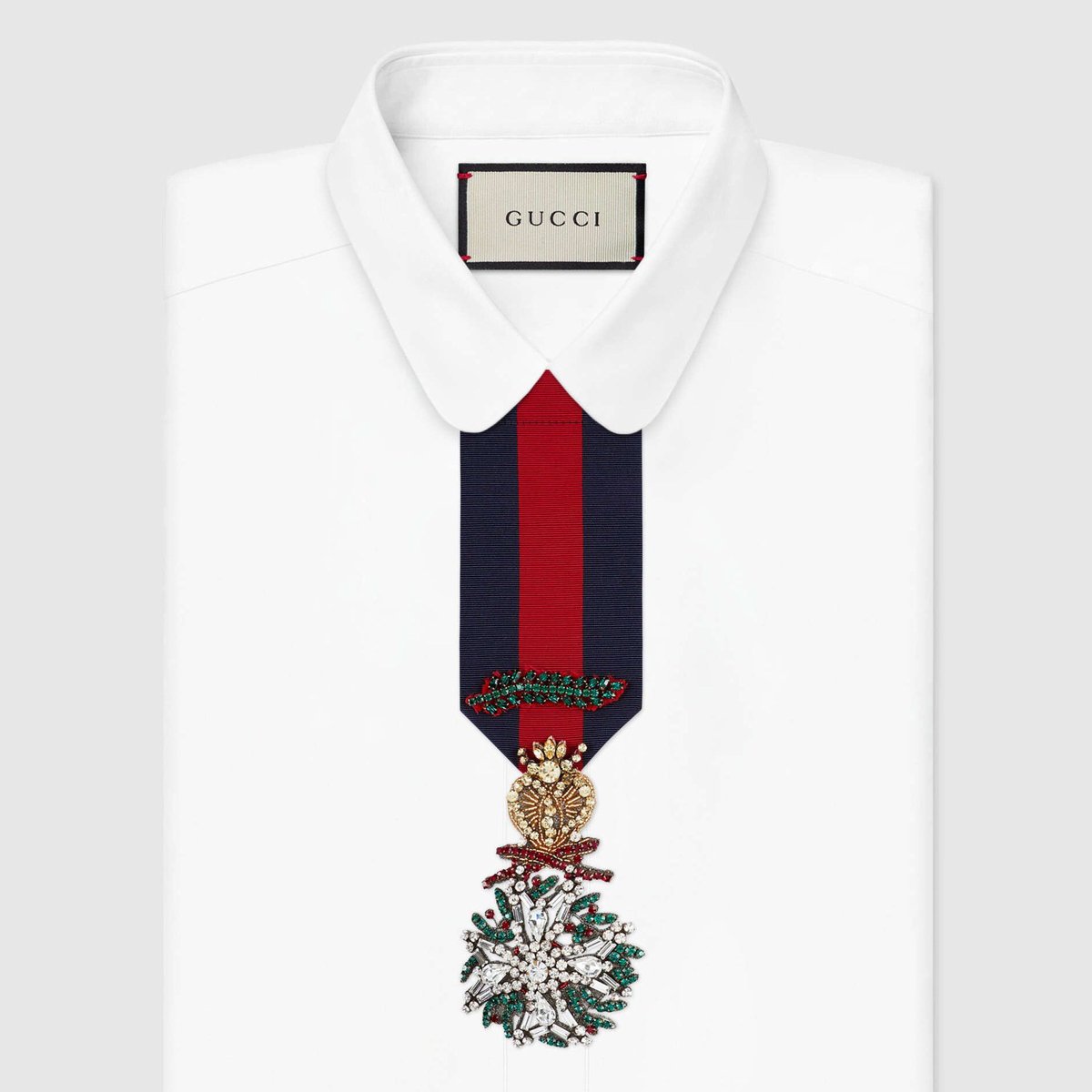 inksoomissedit's tweet photo. [INFO] 180226 #Ksoowear Kyungsoo was highlighted in @voguemagazine article about his crystal detailed Gucci ornate necklet 💎 

Full article:
🔗https://t.co/Gt3dfkGJFn

#Olympics_EXO #EXOL #iHeartAwards #BestFanArmy @weareoneEXO #디오 #DO (D.O.) #Kyungsoo https://t.co/8oj6Hx1Loo