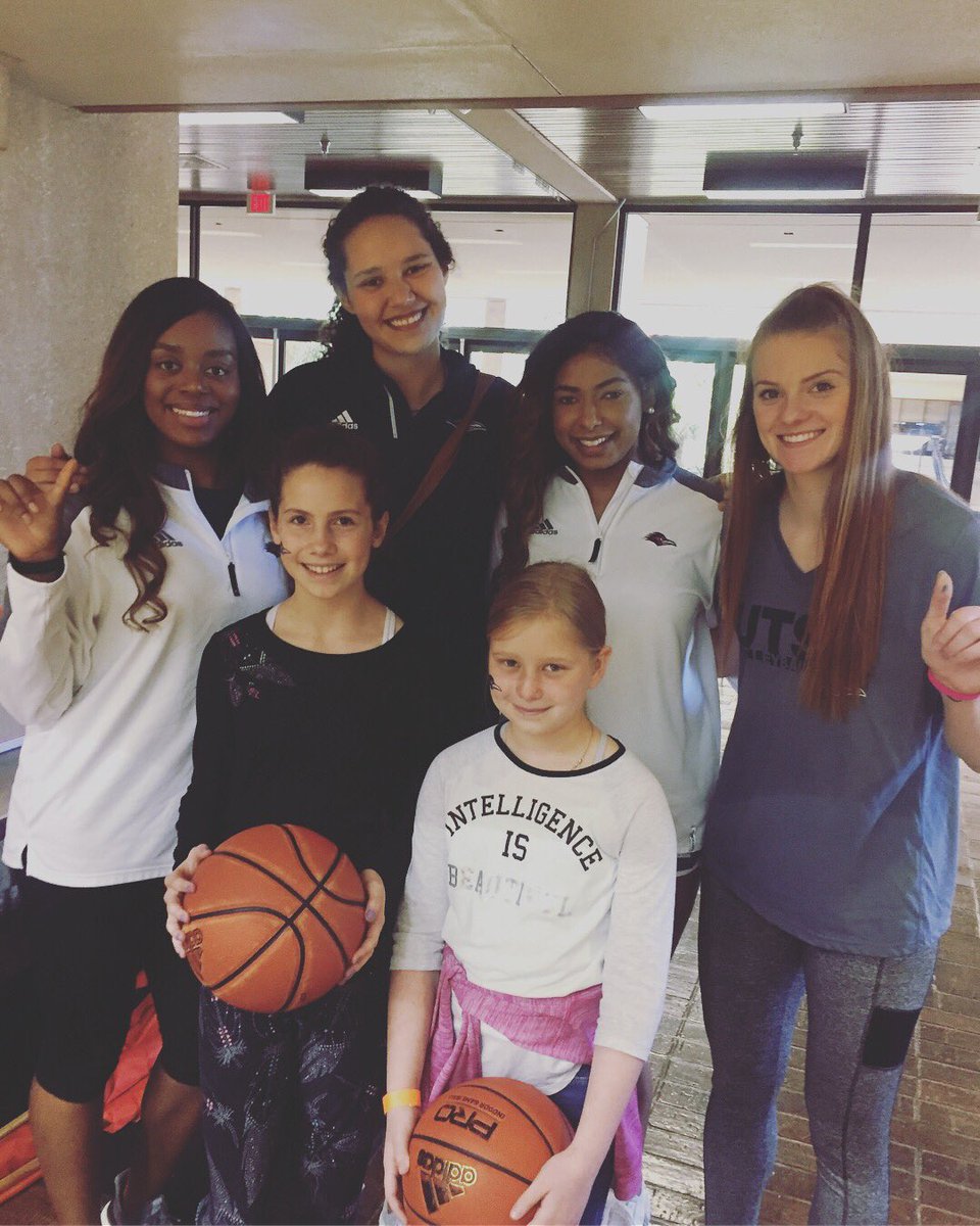 UTSAvolleyball's tweet photo. Celebrating the extraordinary achievements of girls and women in sports! ๐๐ค๐ฝ๐ช๐ผ#Empoweringyoungwomen&girls #UTSAVB #NGWSD18 #PlayFair #PlayIX @UTSAAthletics https://t.co/KZHIVK7dYL