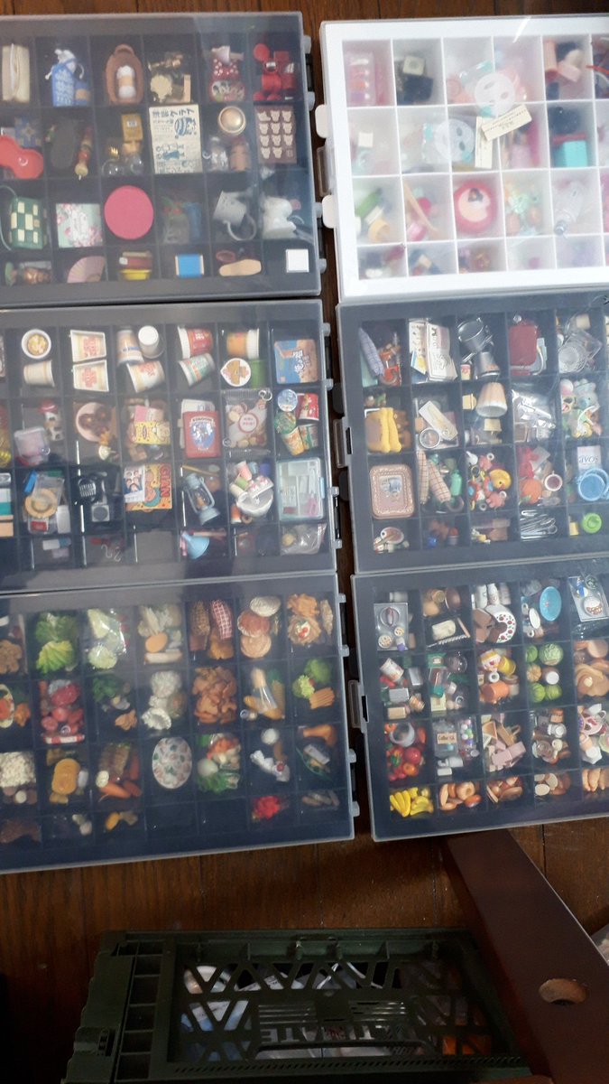 Yumi 兼さんファースト本丸 A Twitter の日ネタで 何の日が来ても対応出来る小物はあるはずなのに いつもいるものが見つからない どこにしまった ってなる あまりそういうセンスがない 私の趣味は眺めてニヤニヤしか リーメント ぷちサンプル 収納方