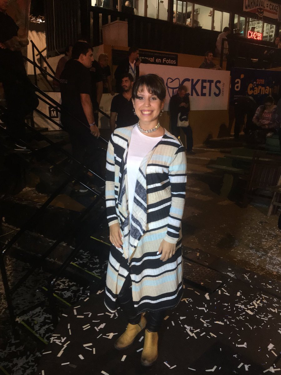 PekeSander's tweet photo. D O M I N G O 👖👚 @amadamia_uruguay 💇🏻♀️ #SecretStyle @marulove31 💍 @petra_accesorios_ 💅🏻 @natalianailsdelgado 👞 @freeway.uy https://t.co/NCYmB54a8S