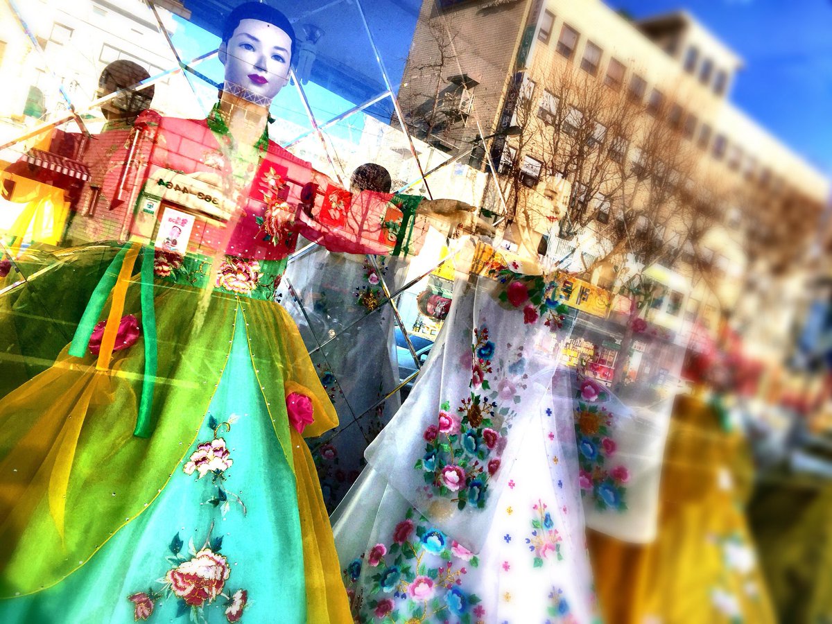 fuwa_tanabe's tweet photo. ああ、
チマチョゴリ着てみたけど、
寒すぎて無理っすな日。
#韓国旅行
#seoul
#鐘路3街
#jongno3ga
#チマチョゴリ
#한복
#ああ日 https://t.co/ZTFg0otfPa