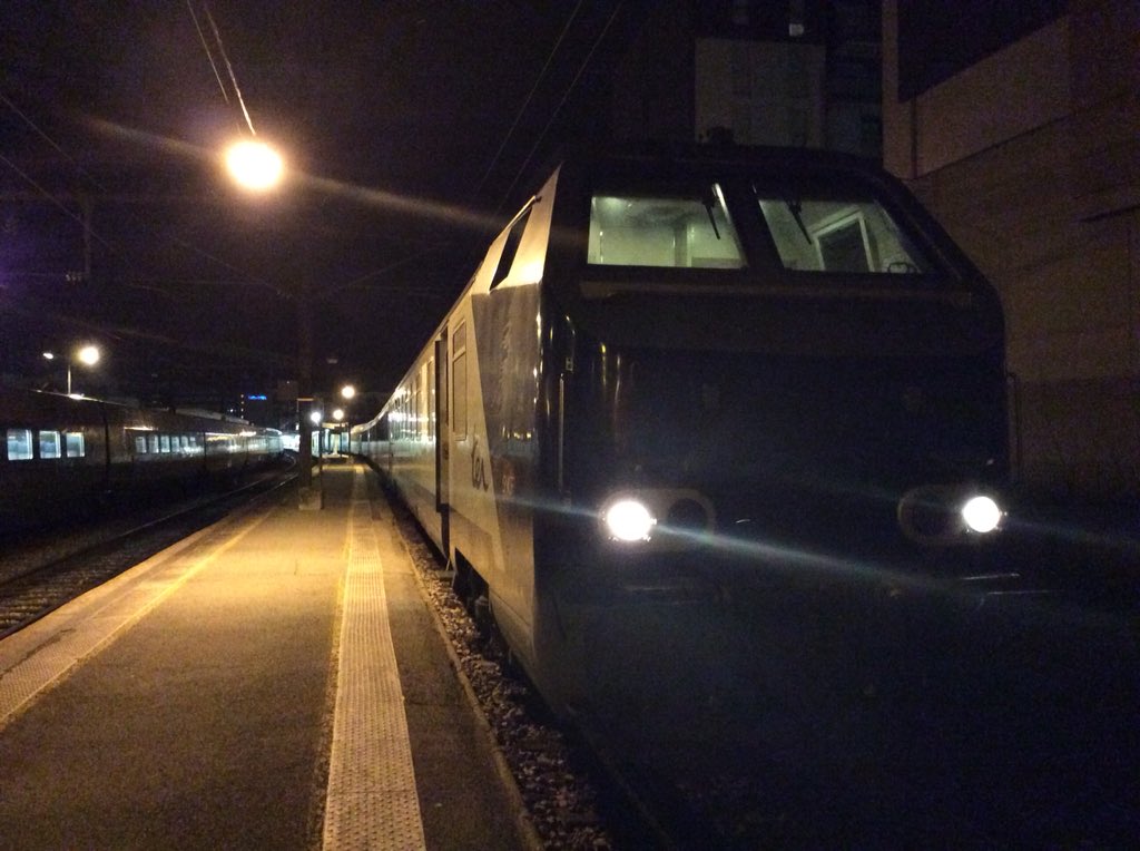 wallygatore07's tweet photo. Ça se réchauffe tout doucement 
Pendant les essais 
@GGdela coucou  très bon début de semaine 
#17506
#teraura
#sncf
#trainsncf https://t.co/LAyhnhYE2Q