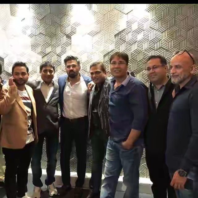 SunielShetty_FC's tweet photo. Suniel Shetty Sir during the Flex Stone exhibit for the India design ID Exhibition inaugural night ..
#FlexStone
#brandambassador
@SunielVShetty https://t.co/aPRHtTotx9