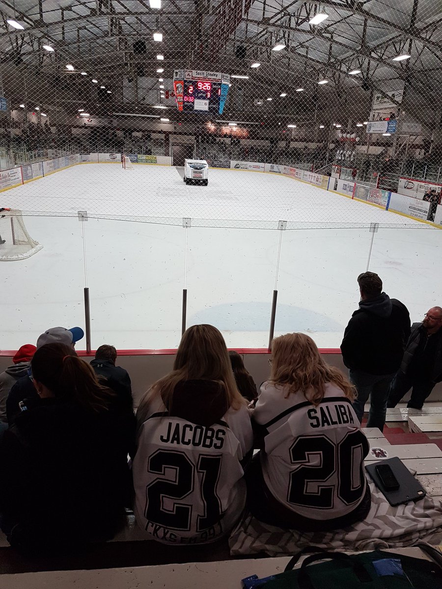 AJacobsmasonry's tweet photo. Gotta love Hockey Mom's! #parentsnight,#AwayJerseys https://t.co/68h2IhzdiZ