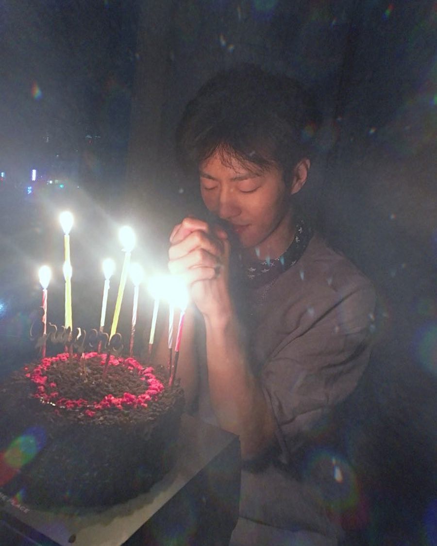 bigstarsnaps's tweet photo. [FEELDOG INSTAGRAM] fxxldoggssy: 올해의 제 생일은 참 뜻깊습니다. 
정말 새로 태어난 기분이 들어요 👶🏻
축하해주... https://t.co/B31hp98W1g #kpopsnaps https://t.co/BDc9mF5YuL