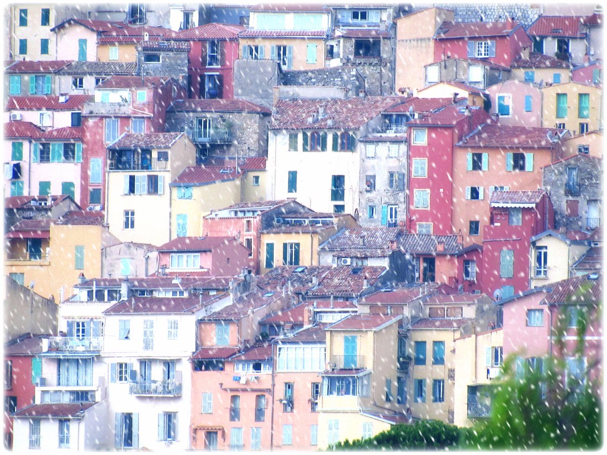 jaimementon's tweet photo. Si rare de commencer la semaine sous la neige ! Bon lundi à tous. ❄

📷 Anthony Fragione 

#Menton #VilledeMenton #CotedAzurFrance https://t.co/R68IHodwIy