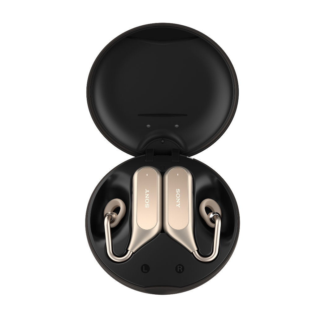 elpais_tec's tweet photo. Sony ha presentado en el #MWC18 estos futuristas auriculares, los Xperia Ear Duo:  en lugar de aislar, permiten escuchar música con seguridad  https://t.co/ENfQxDpJ5b https://t.co/J3UkF1oSgn