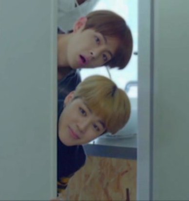plum1995's tweet photo. 빼꼼
   I •ㅁ•)
   I •ɞ•)

#iHeartAwards #BestFanArmy #BTSARMY @BTS_twt https://t.co/aME5AVql8y
