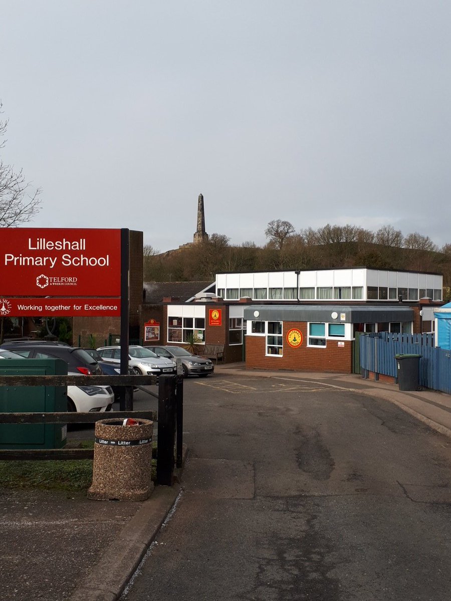 YETTelford's tweet image. PCSO Protheroe at Lilleshall primary this morning with year 6 delivering tag rugby braving the cold.#YouthMatters #BravingTheCold #YouthInclusion