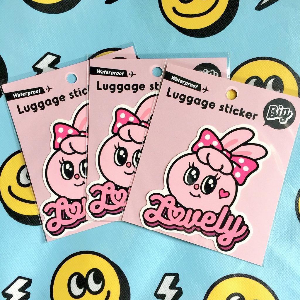 PLATATEE's tweet image. (RT ONLY) 
เนื่องในวันเกิดน้องเตนล์ของพรี่
แจกสติกเกอร์ 💓10vely💓 
ติดกระเป๋าเดินทาง🎒✈️
​(ติดอย่างอื่นก็ได้, กันน้ำ) 
จำนวน 3 ใบ แค่รีทวิต ไม่ต้องฟอล 
(แจกเฉพาะแฟนคลับเตนล์/NCT)
📌 สุ่มแจกวันเกิดน้องเตนล์ 
27/02 เวลา 20:27 น.
#HappyTENDay #เตนล์