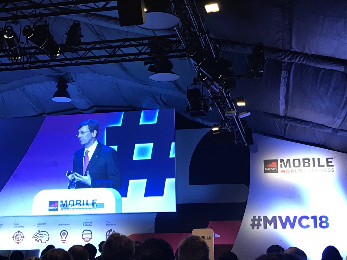 MichelleHadwige's tweet photo. Vodaphone Ceo announces first 4G network on the moon. #innovationinaction https://t.co/41CQubfHnN