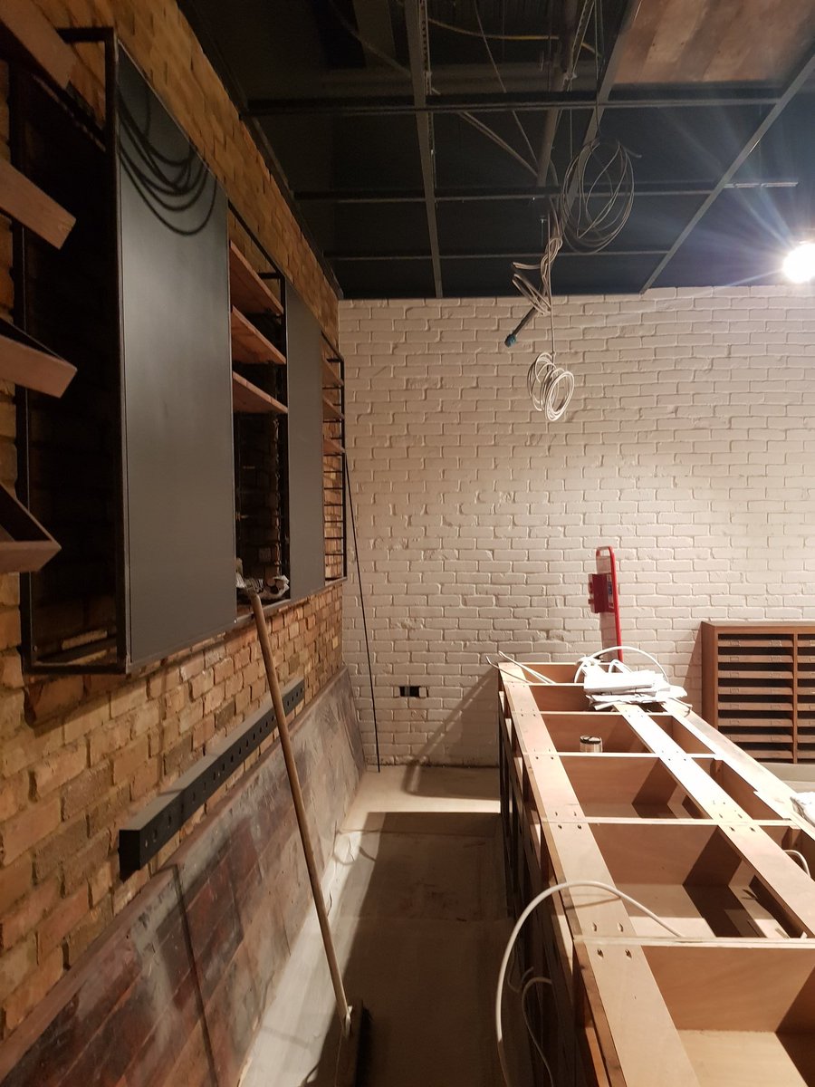 JacksonTiling's tweet image. the rustic look . Westfield shopping center / lush shop