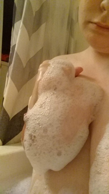 Late night bubble bath ;) https://t.co/wI5G7sDAYW<a href="/tag/throwbackthursday"class="tags"><span>#throwbackthursday</span></a>