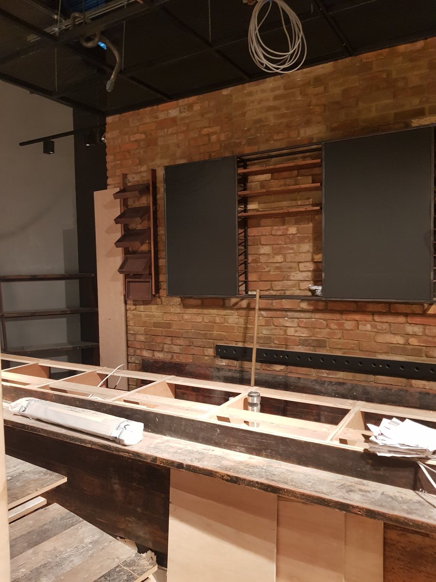 JacksonTiling's tweet image. the rustic look . Westfield shopping center / lush shop