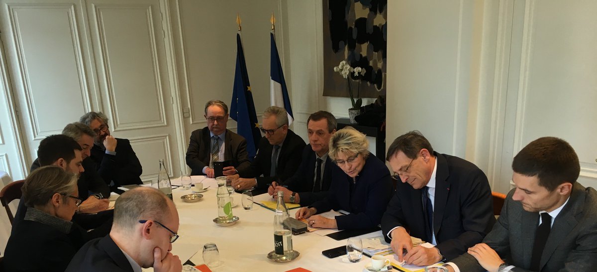 TransEuropeTGV's tweet photo. L'Association @TransEuropeTGV a rencontré @Elisabeth_Borne pour défendre l’achèvement prioritaire de la branche Est
de la LGV Rhin-Rhône: https://t.co/0QOcZS98UI https://t.co/hUVFQo5MxN