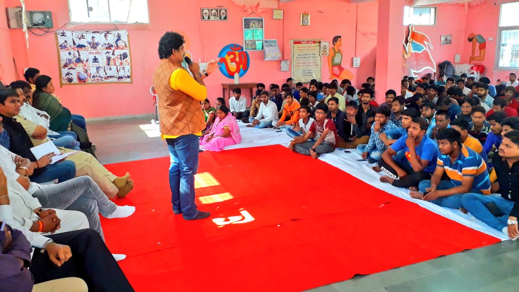 sandeepdubey_3's tweet photo. @BJYM  के आगामी संगठनात्मक विषयों #युवा_जोड़ो_अभियान , #सदस्यता_अभियान , #bhim_app , #Modi_app ,#shivraj_app  पर विभिन्न स्थानों पर बैठक ली। #sandeepdubey  @poonam_mahajan  @PMuralidharRao @Ramlal @S_MahajanLS @SuhasBhagatBJP @atul4bjp @ChouhanShivraj @nstomar @abhilashBJPmp https://t.co/ZlJ4fFpy84