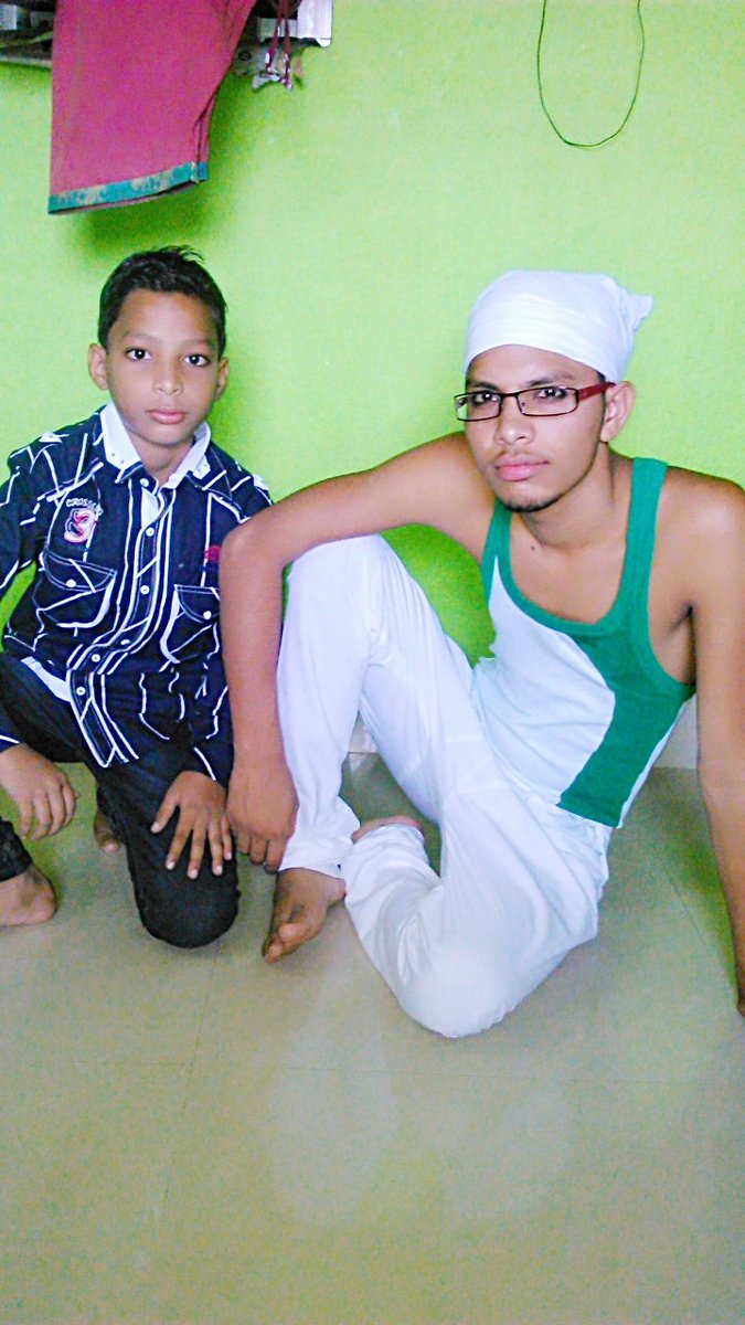ayub_ummul's tweet photo. #_me_&_myBrother https://t.co/U6JOBRPpIX