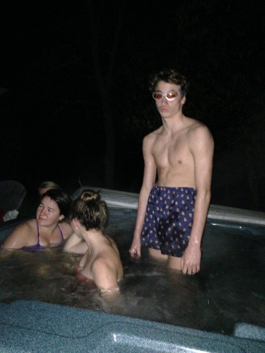 clara_malin's tweet photo. Happy birthday bb gurl <3 @ryan_rantz https://t.co/ILhO91Tpbf