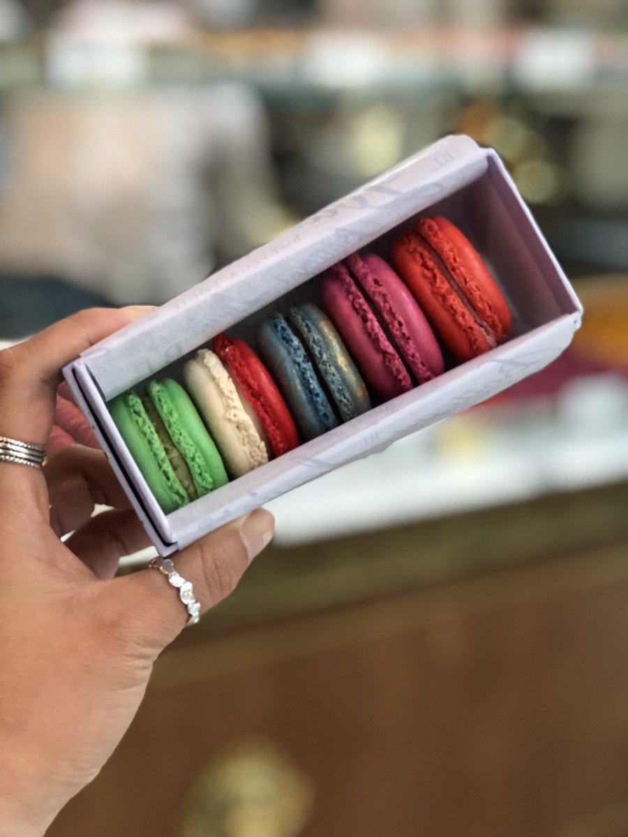 Did somebody say macaroons?! Guess from what famous LA cafe?