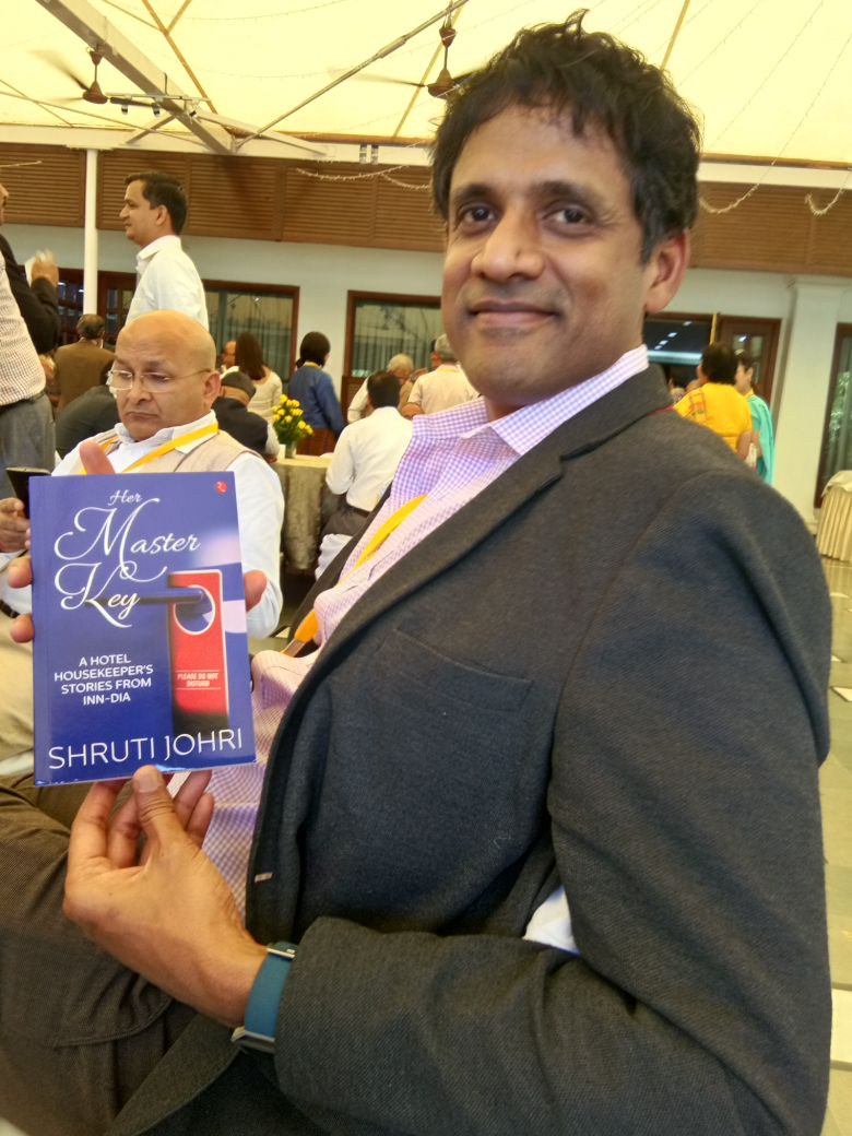 shruti_johri's tweet photo. Thank you Prof. @rajadon for the one-on-one interaction at the #Happiness workshop by RAS(MP Govt.) 

Hope your #HerMasterKey #book experience matches the curiosity you shared as an avid traveler to know some behind-the-scene stories from #Indian #Hospitality 

@Rupa_Books https://t.co/bZv9uFq5zf