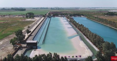 _JamesNielsen's tweet image. Breaking down @kellyslater&apos;s wave, via @Surfer 

surfer.com/videos/breakin… … #Surf #Surfing #WaveTechnology #Sports