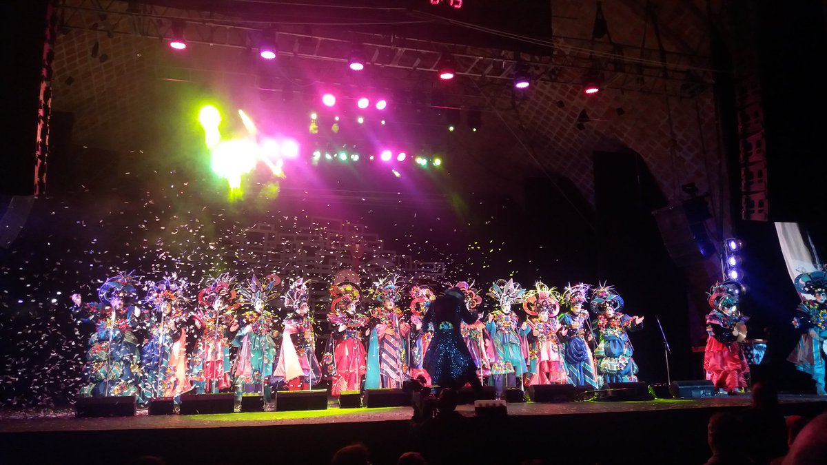 "Vestite como sos, decí lo que pensas y aunque no seas niño nunca dejes de jugar. Que importa si ganas, que importa si perdes, no existe mejor premio que vivir como querés".
Gracias <a href="/patoscabreros/">patoscabreros</a>